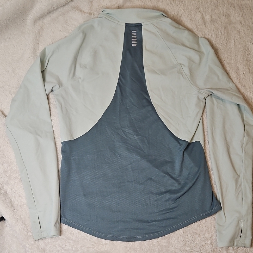 Under Armour Mileage Heat Gear Run 1/2 Zip Long Sleeve Pullover - Picture 3 of 6